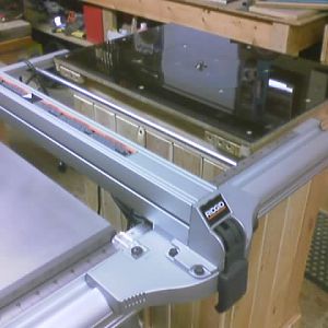 The top of the router table is flush with the tablesaw for large stock supp