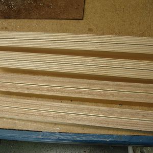 Trimmed laminated plywood stretchers