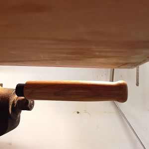 Drill press crank handle