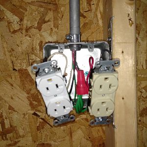 Dual circuit outlets