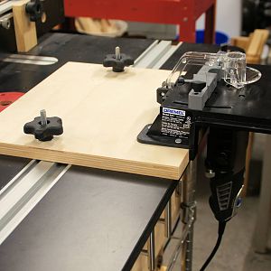 Router table on a router table