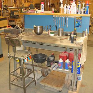 Metal bench for mechanical work