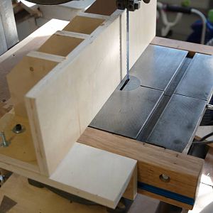 Bandsaw fence and table