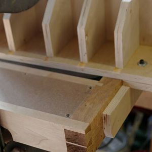 Bandsaw fence and table