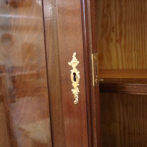 faux key way(left door)