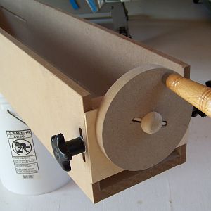 The handle to rotate the dowel/tapered column