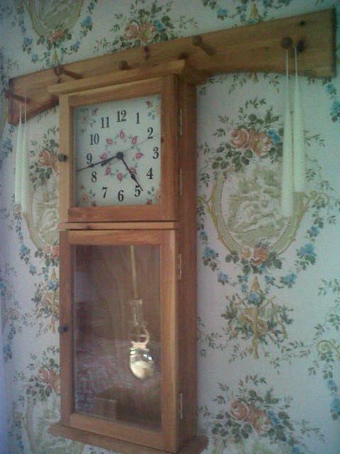 clock_in_bedroom