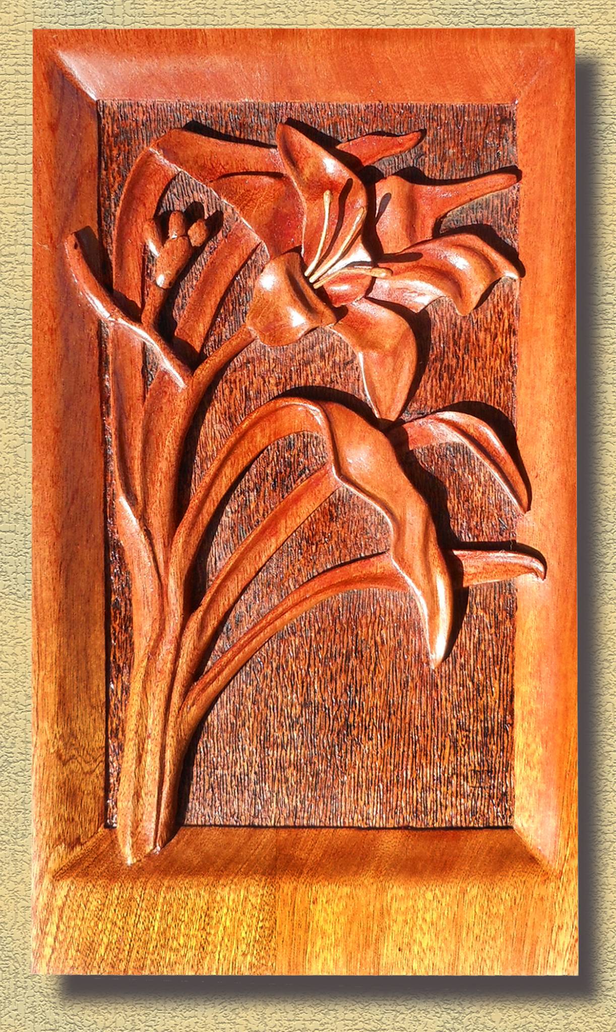 Day Lilly Carving
