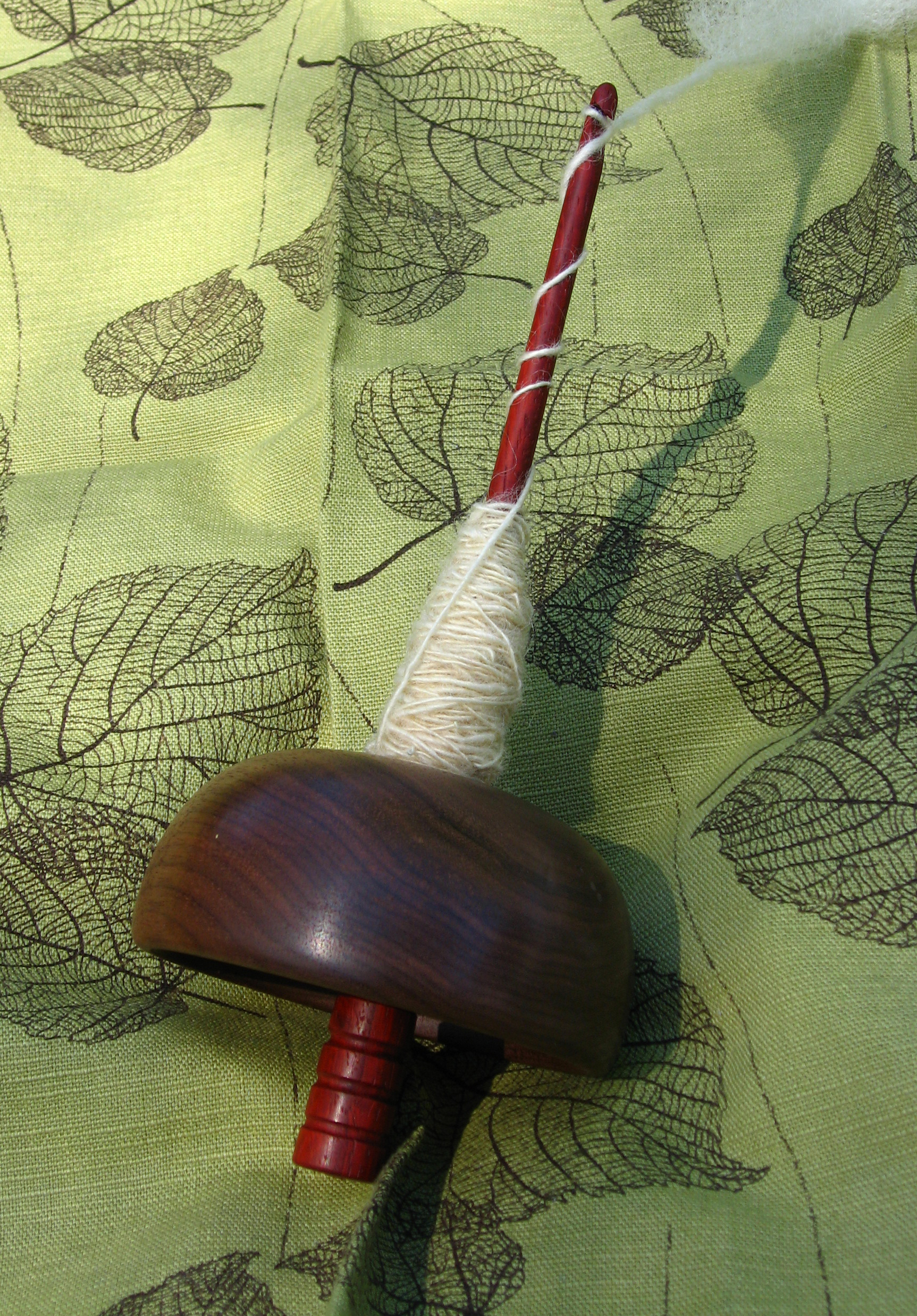 Drop spindle with a cupped whorl
