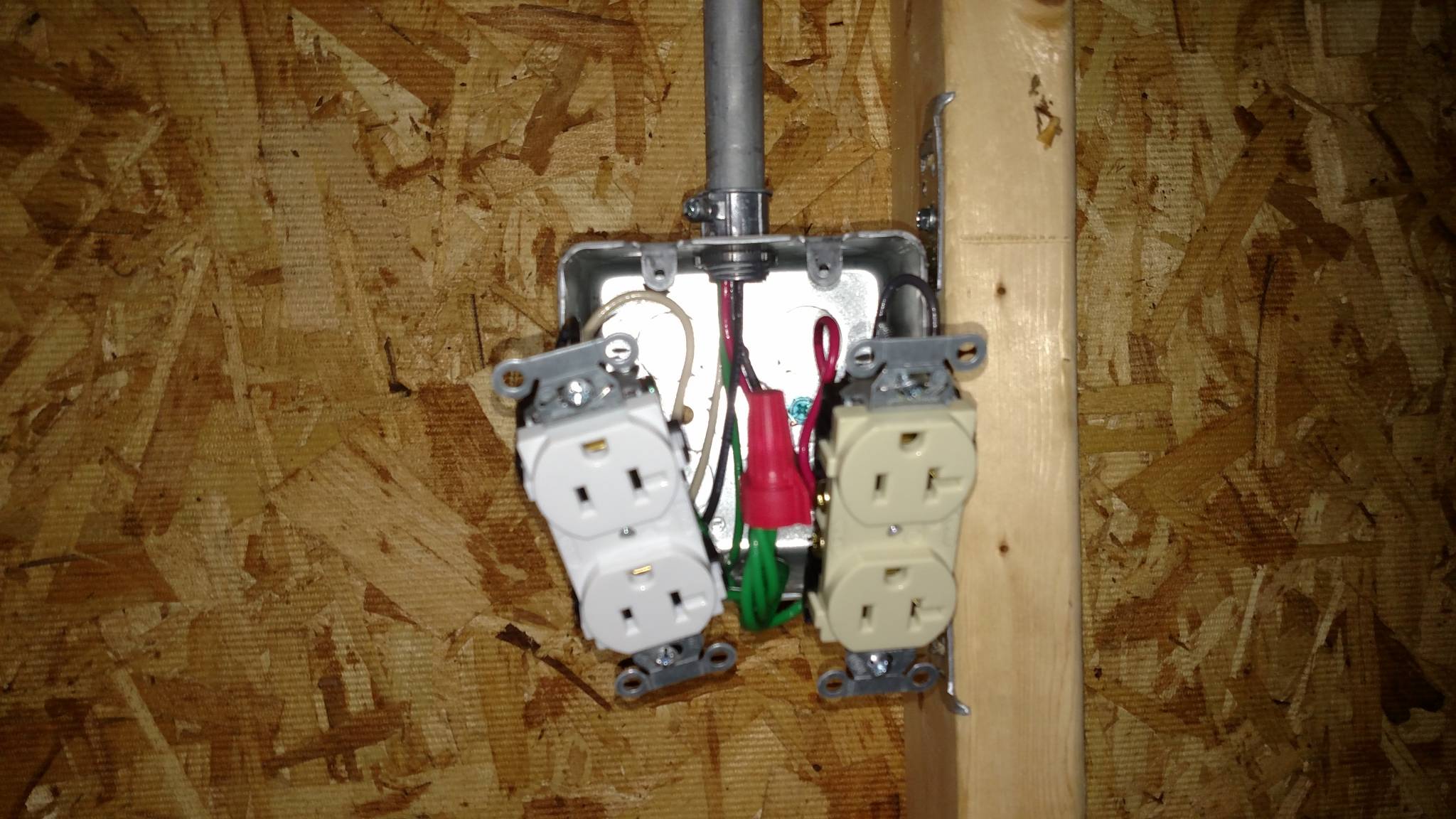 Dual circuit outlets