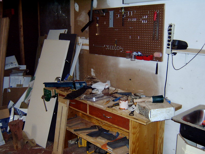 I think there is a workbench in there