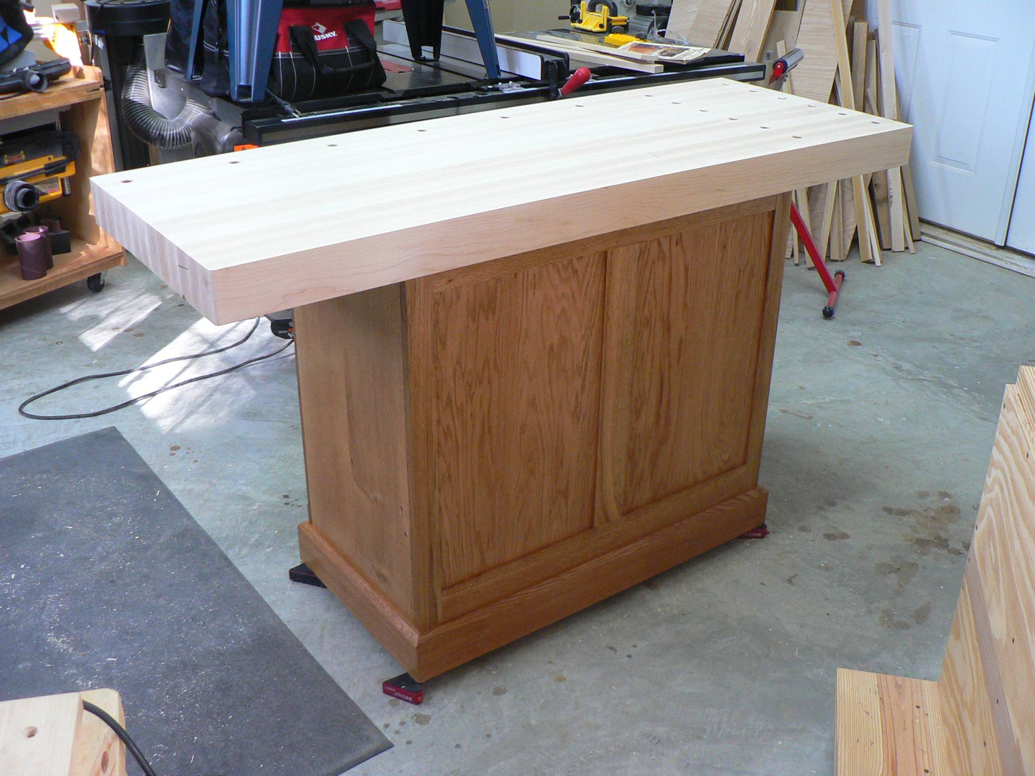 Workbench (Cabinet Style)