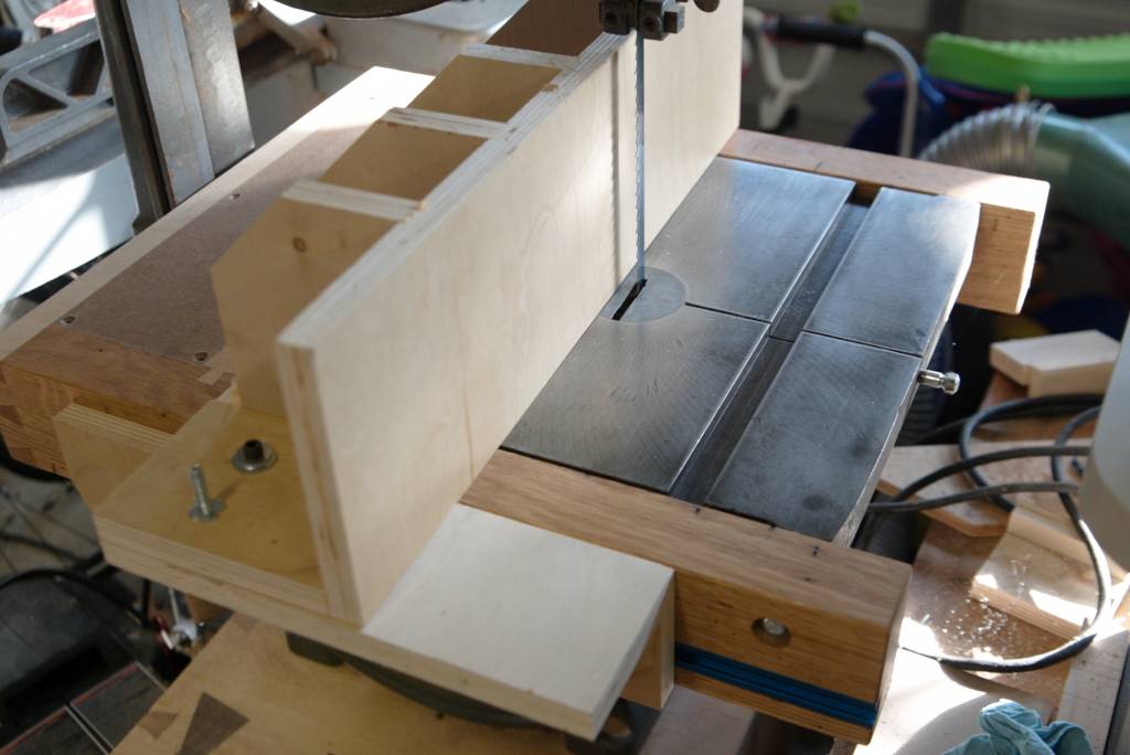 Bandsaw fence and table