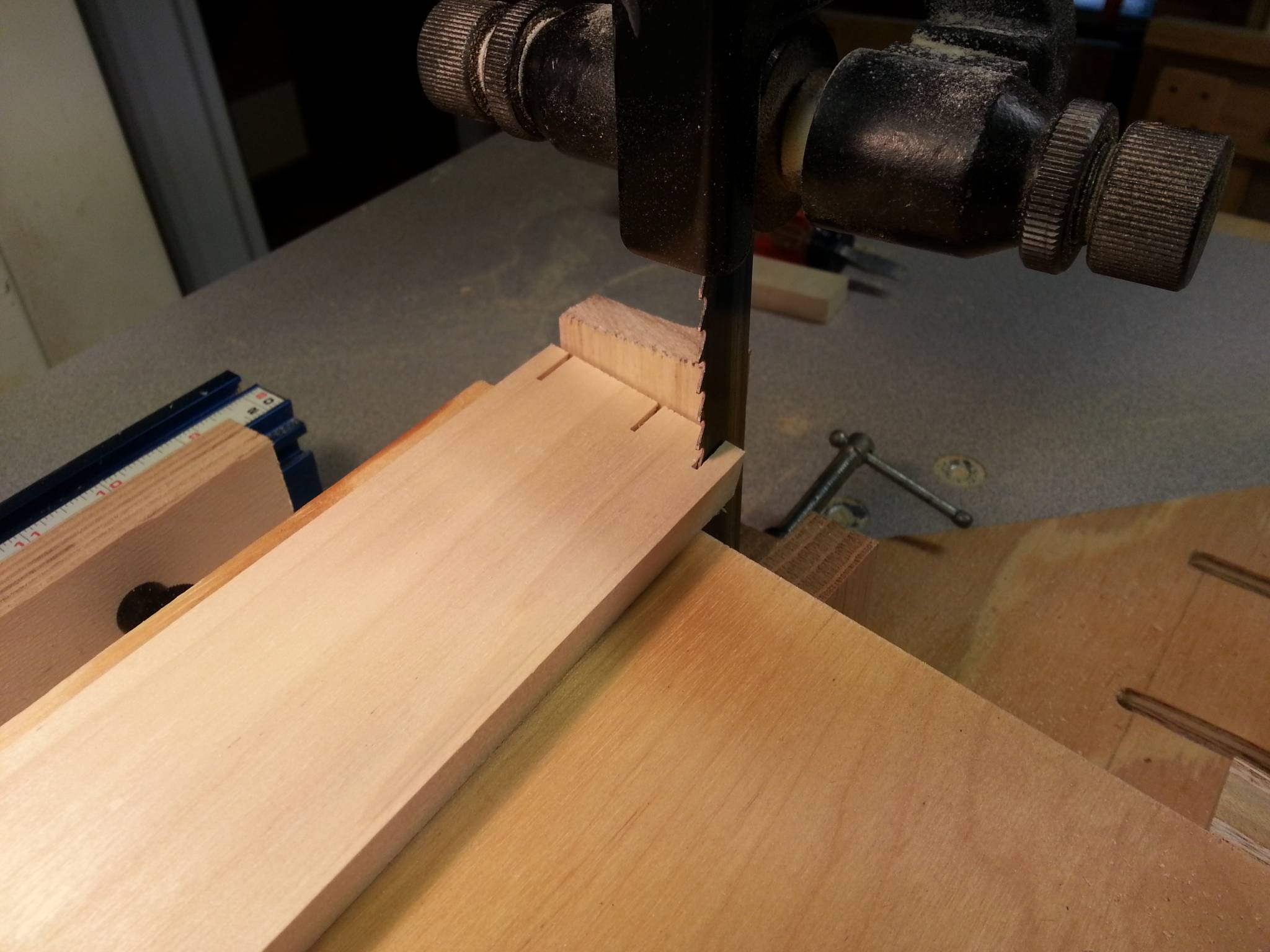 Cutting pins for the drawers