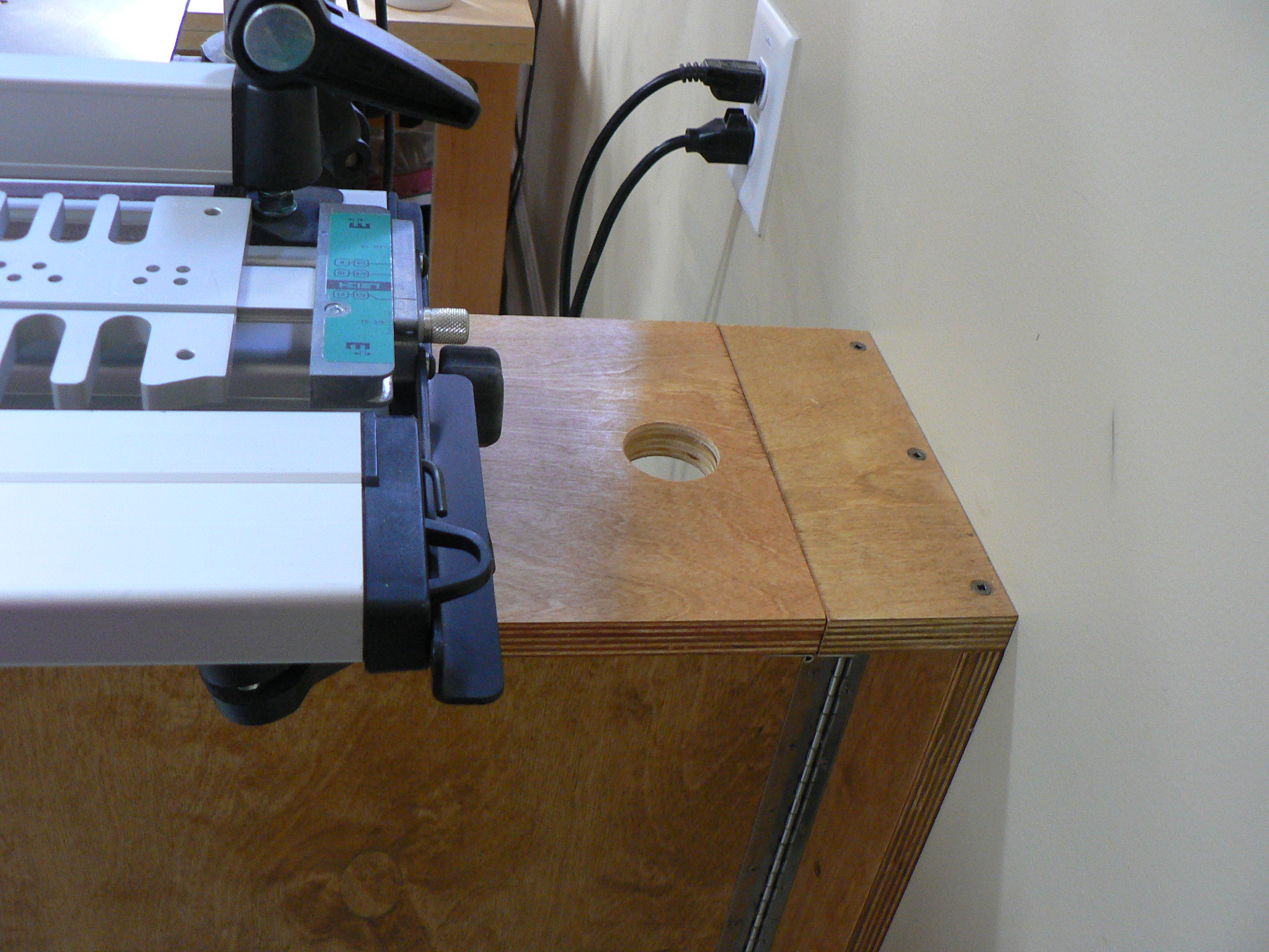 Dovetail Jig: Storage/Workstand