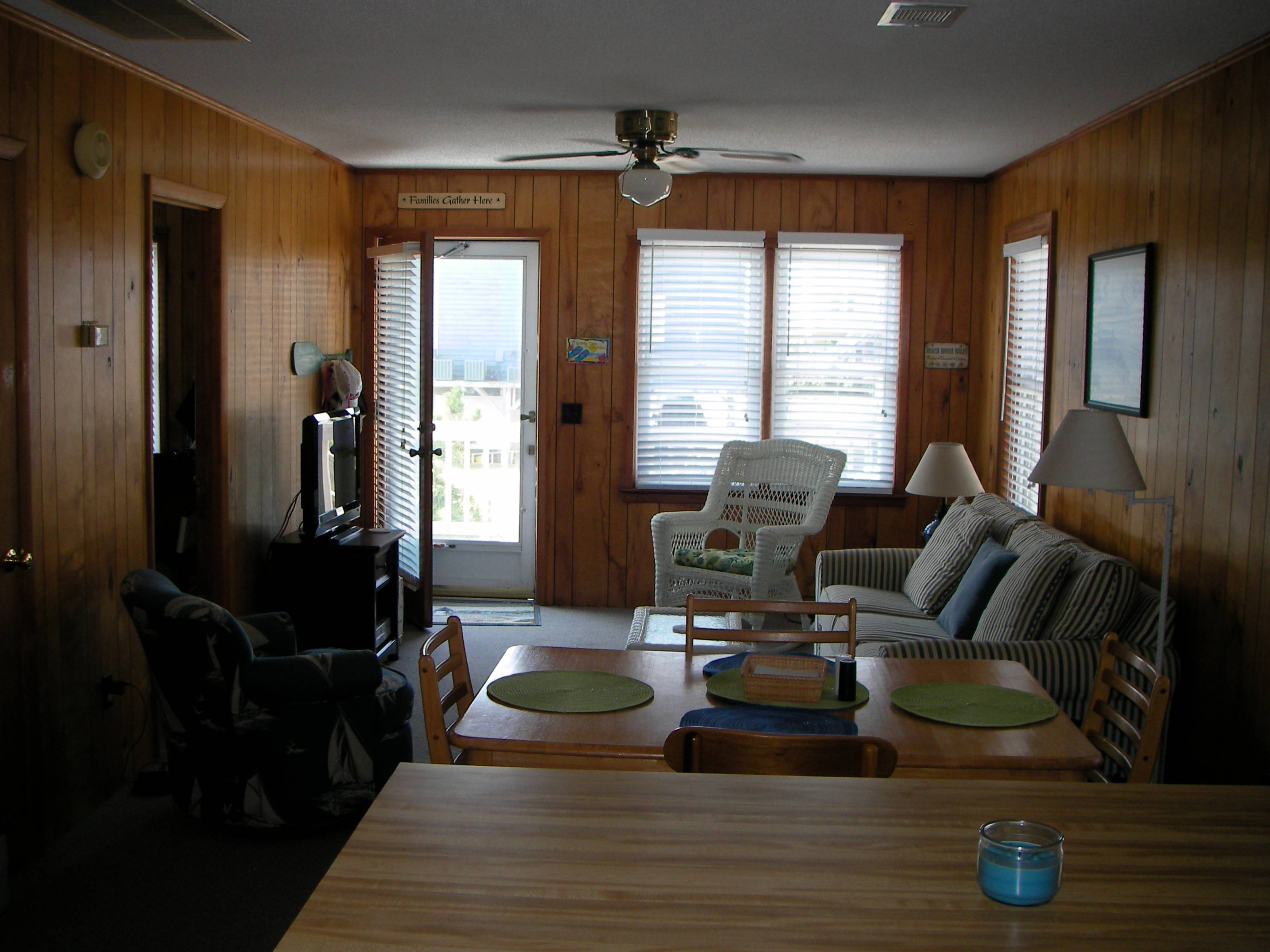 Living/dining area