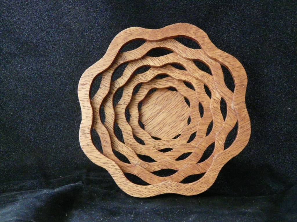 Mahogany small wavy basket