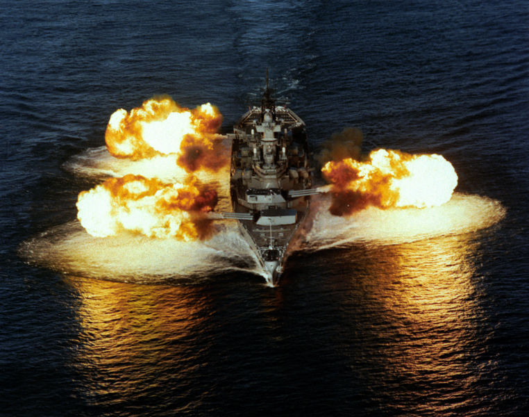 USS_New_Jersey_fires_broadside